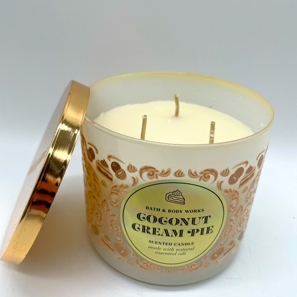 Bath & Body Works Coconut Cream Pie 3 Wick Candle New - Picture 1 of 2